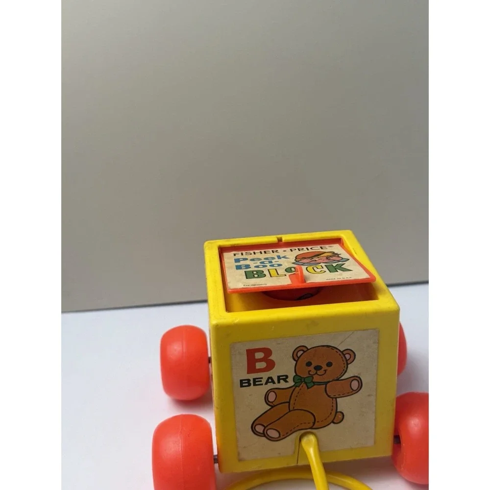 1970 Fisher Price Peek-a-Boo Block Squeeze Bulb Baby Pull Toy 760